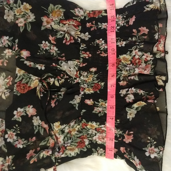 Women's Blouse - Picture 7 of 8